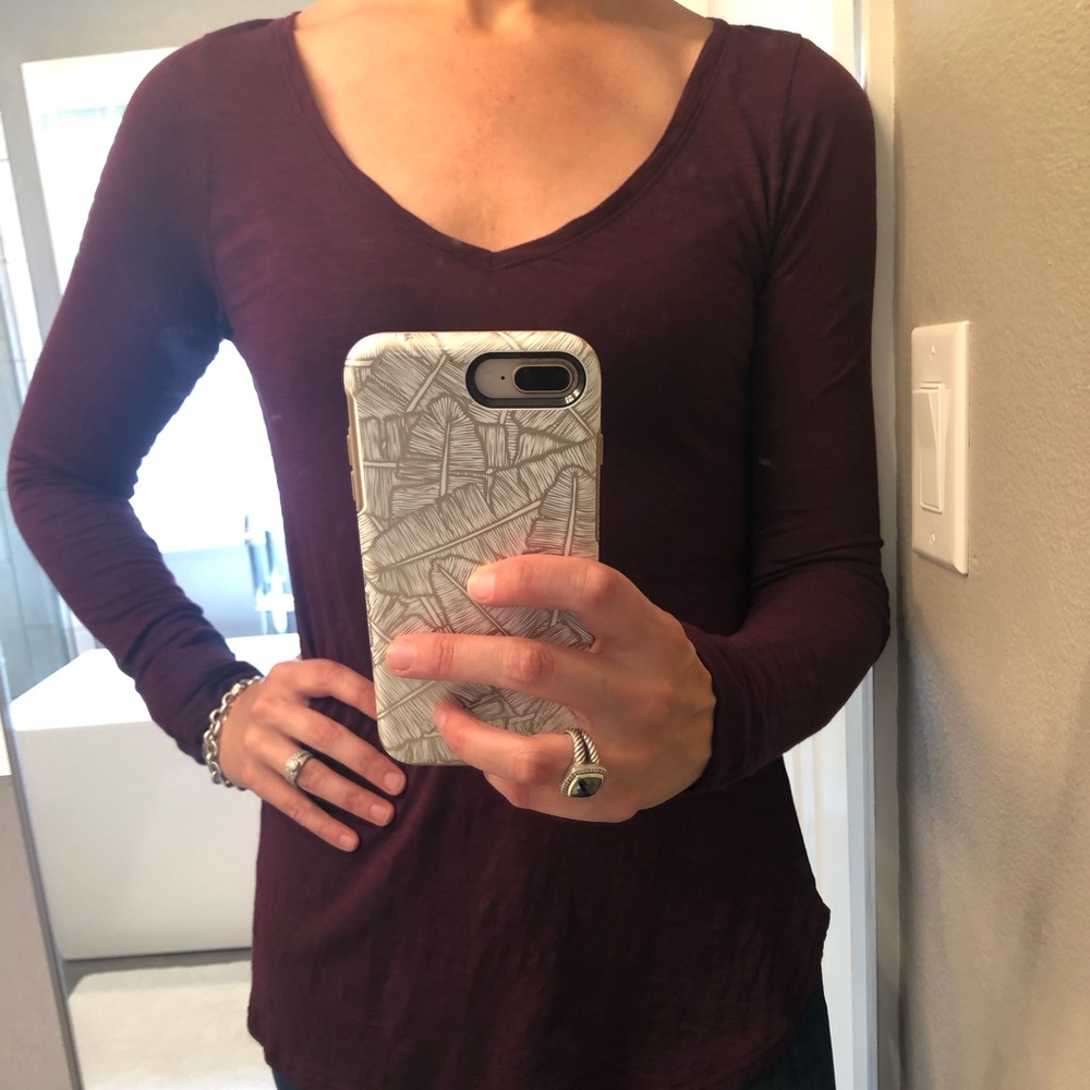 BR deep V-neck long-sleeved tee burgundy sz S